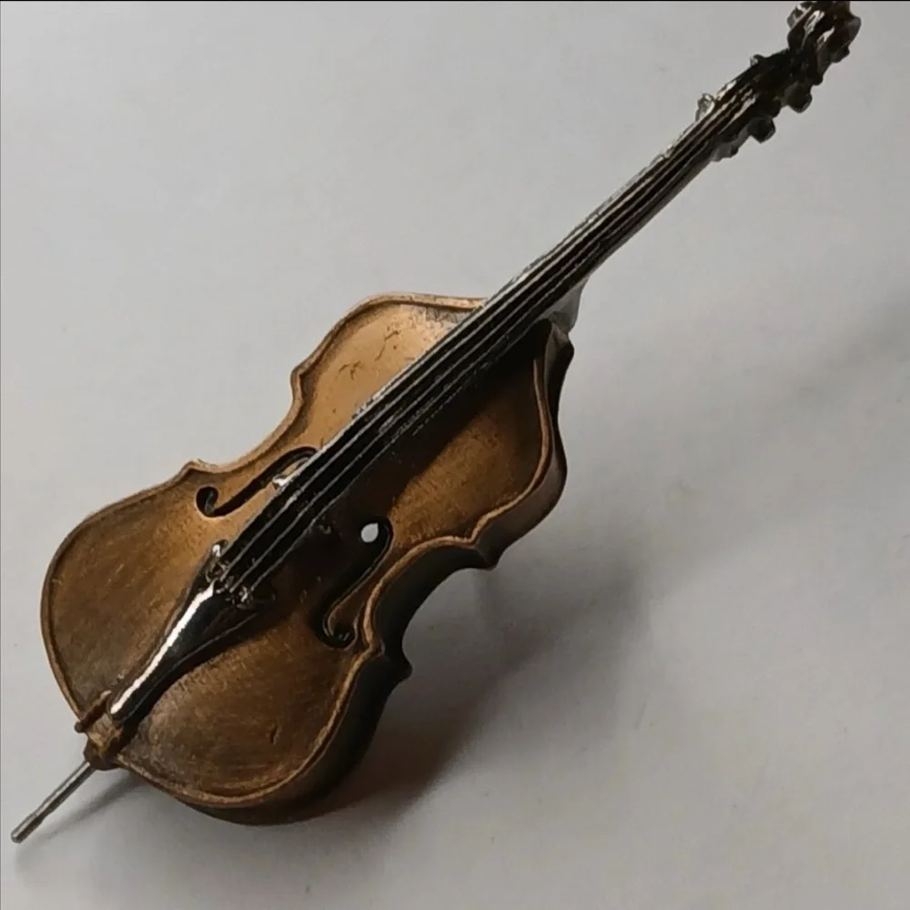 Vintage Bass Tak Pin